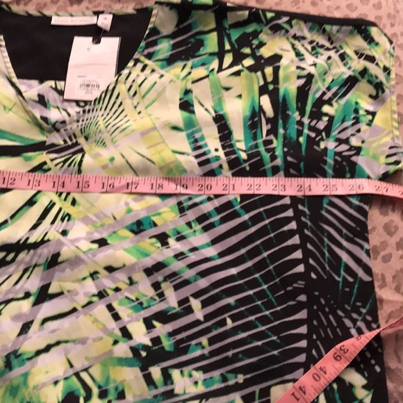 Dana Buchman  X-Large green & black print silky oversized V-Neck top NWT - Picture 12 of 15